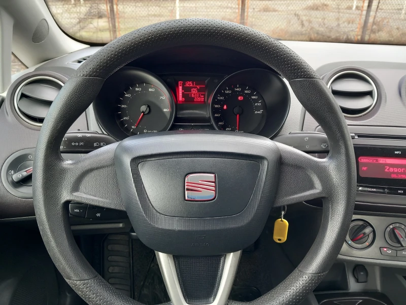 Seat Ibiza 1.4i клима 86кс, снимка 13 - Автомобили и джипове - 48370689