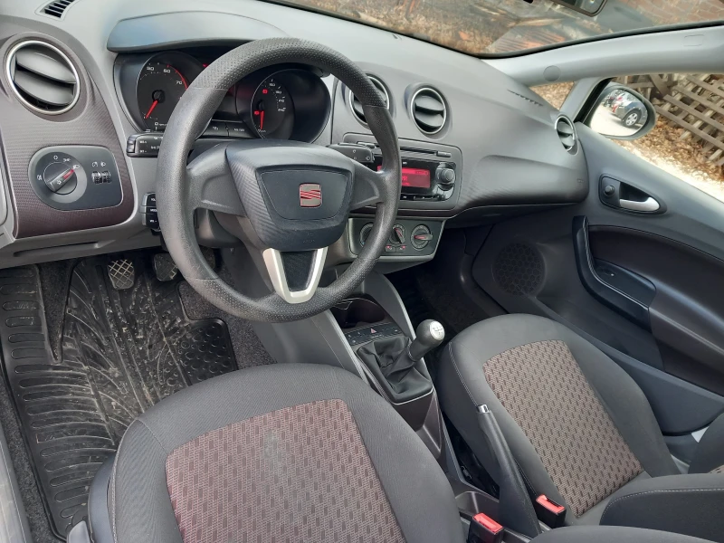 Seat Ibiza 1.4i клима 86кс, снимка 12 - Автомобили и джипове - 48370689