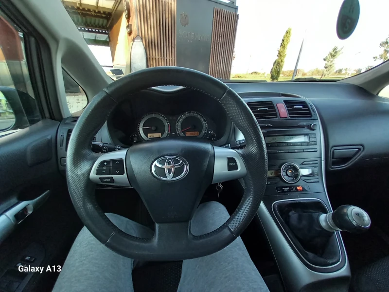 Toyota Auris D4D, снимка 7 - Автомобили и джипове - 48611152