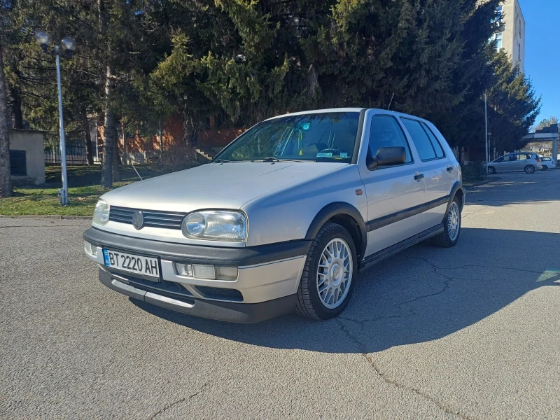 VW Golf 1.6i GT, снимка 3 - Автомобили и джипове - 49430966