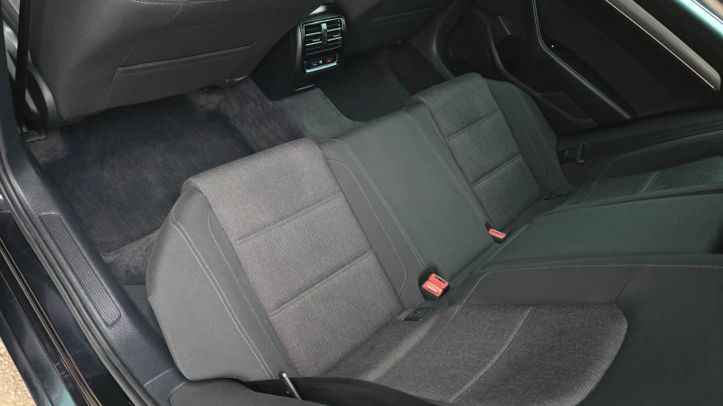 VW Passat 1.6* TDI* 120кс* navi* front assist, снимка 11 - Автомобили и джипове - 51944568