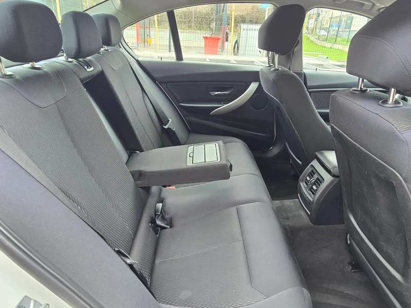 BMW 320 i/Aвт./Лизинг, снимка 11 - Автомобили и джипове - 52691052