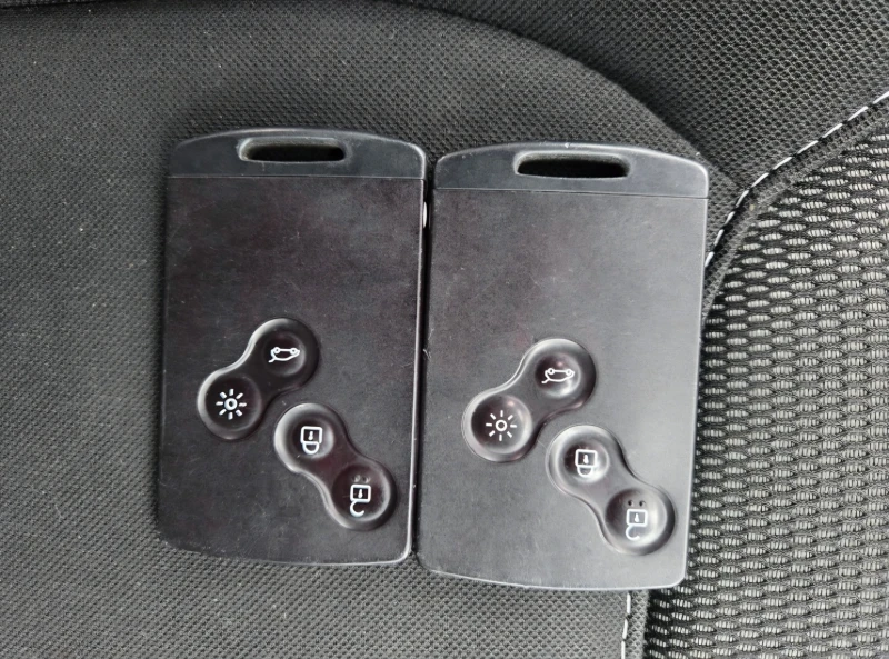 Renault Clio 1.5DCi-Нави, снимка 15 - Автомобили и джипове - 52860319