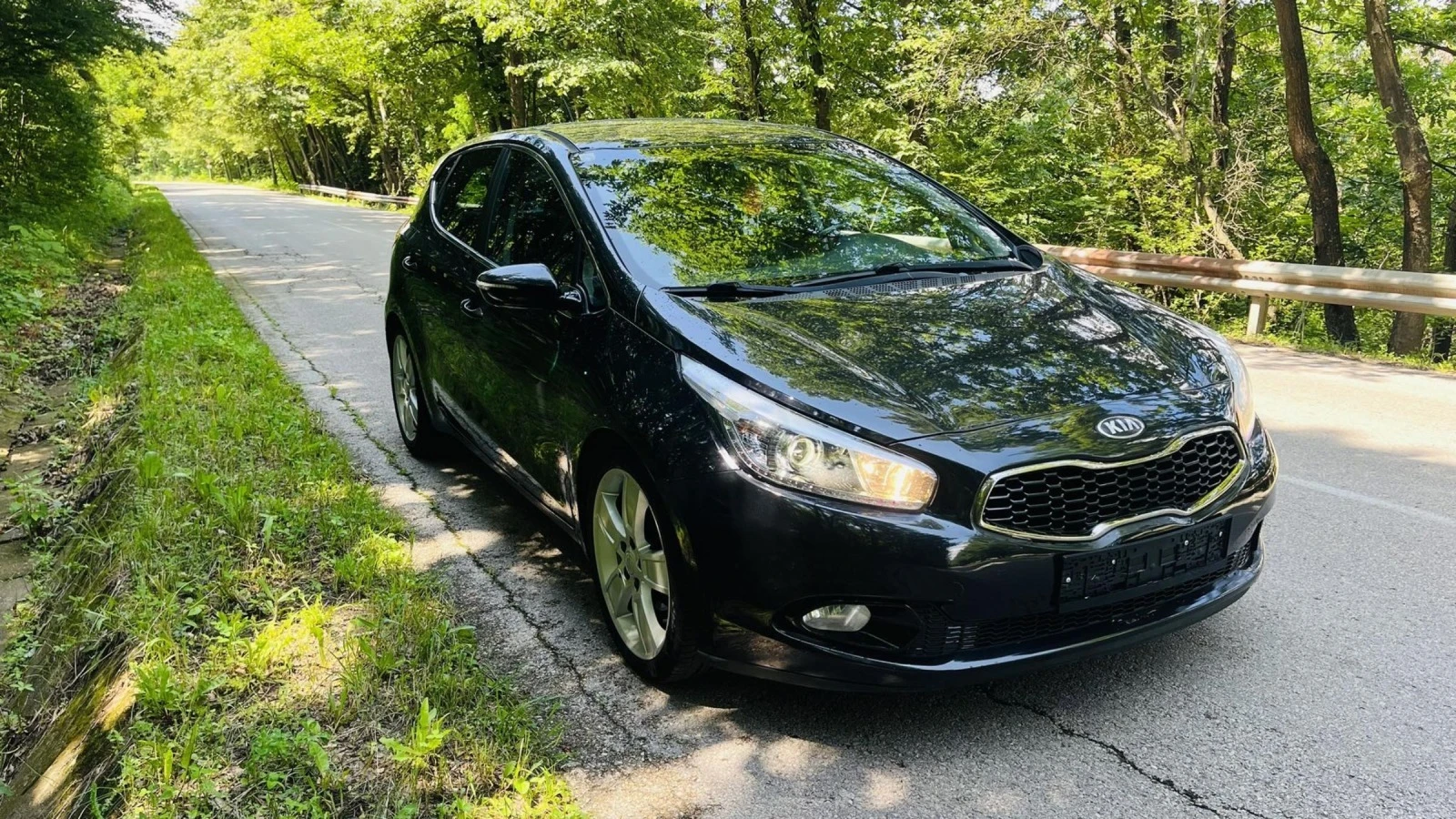 Kia Ceed 1.6i*Led*Кожа*Подгрев*ДигиталноТабло*Кейлес - изображение 2