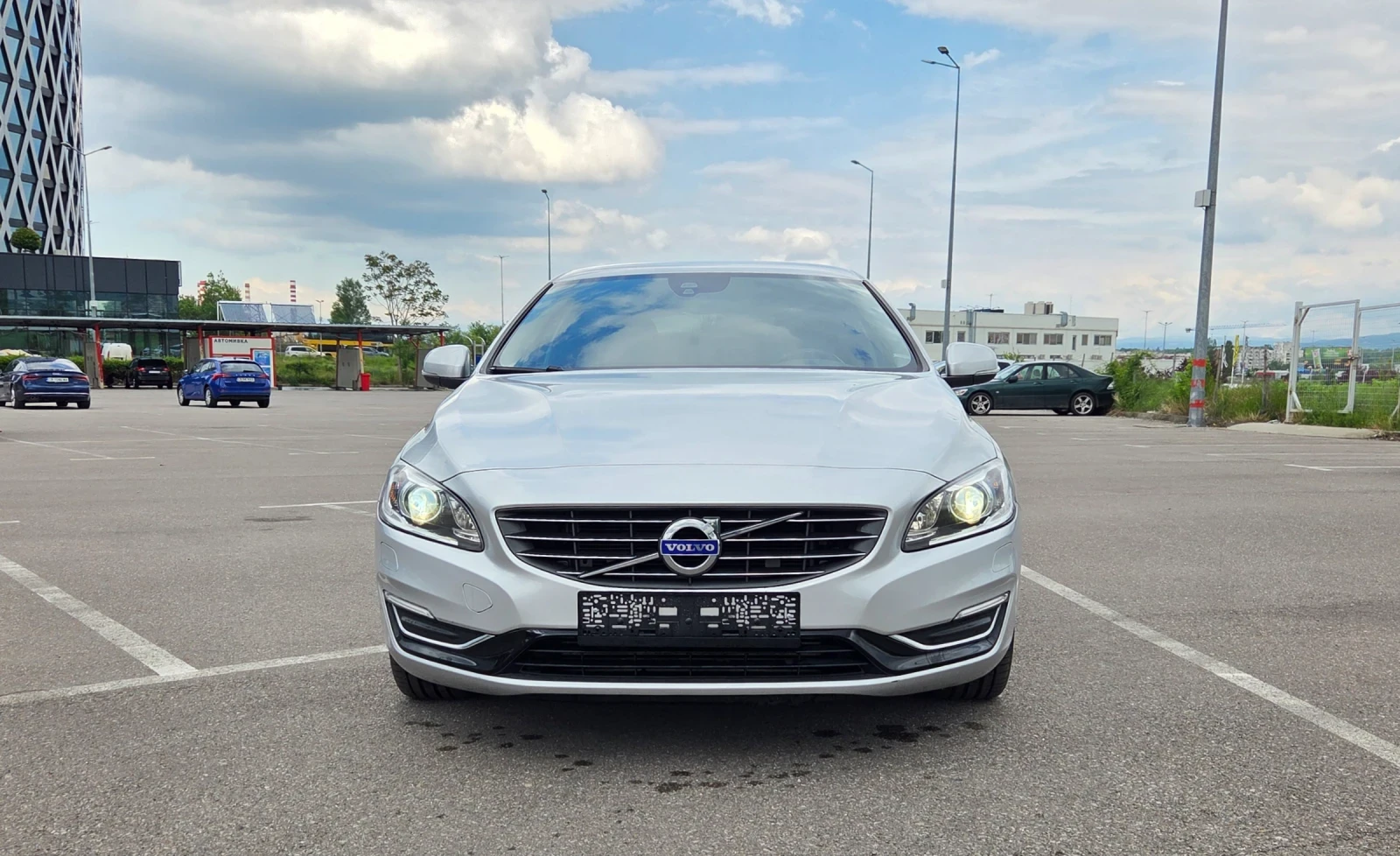 Volvo V60 D5 AWD 215кс. SUMMUM - изображение 2