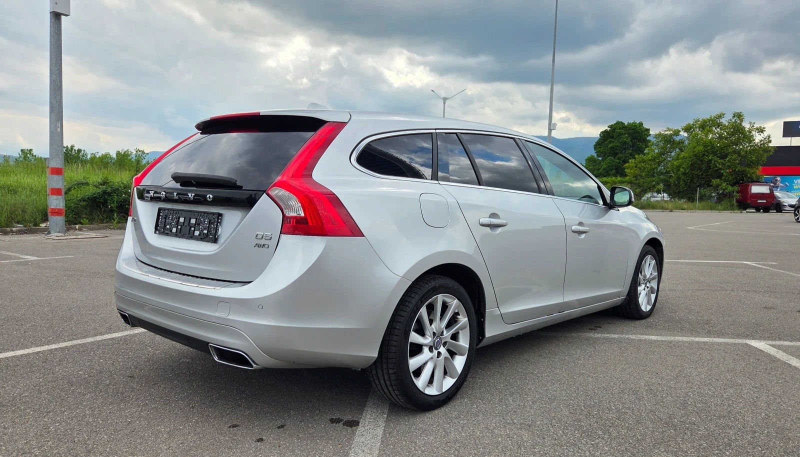 Volvo V60 D5 AWD 215кс. SUMMUM - изображение 6