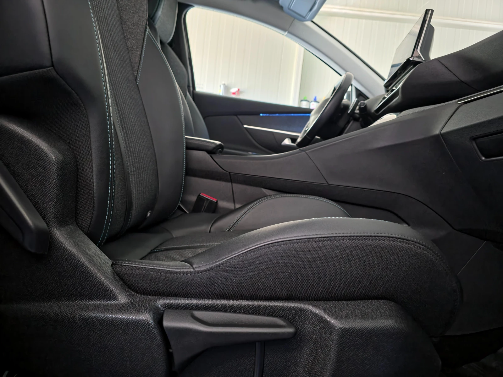 Peugeot 3008 1.5BlueHdi EAT8 ALLURE - изображение 9