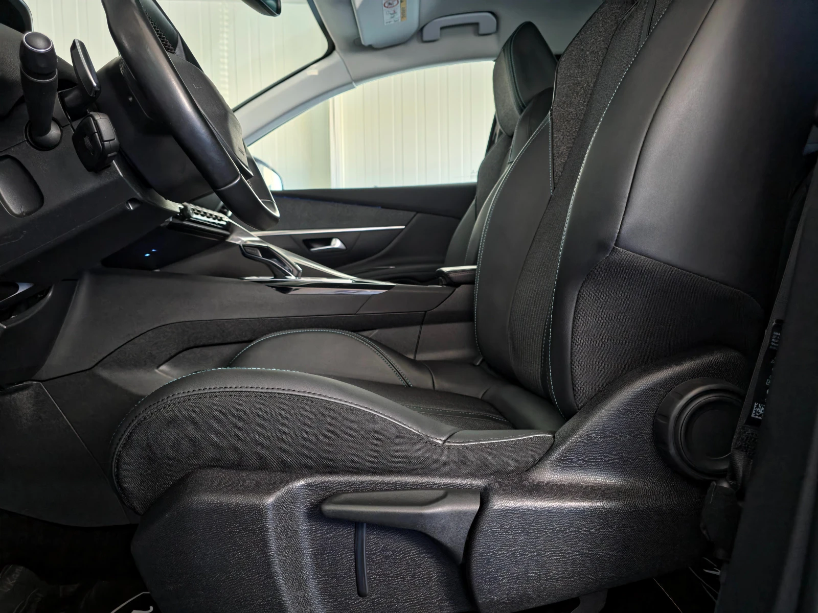 Peugeot 3008 1.5BlueHdi EAT8 ALLURE - изображение 7