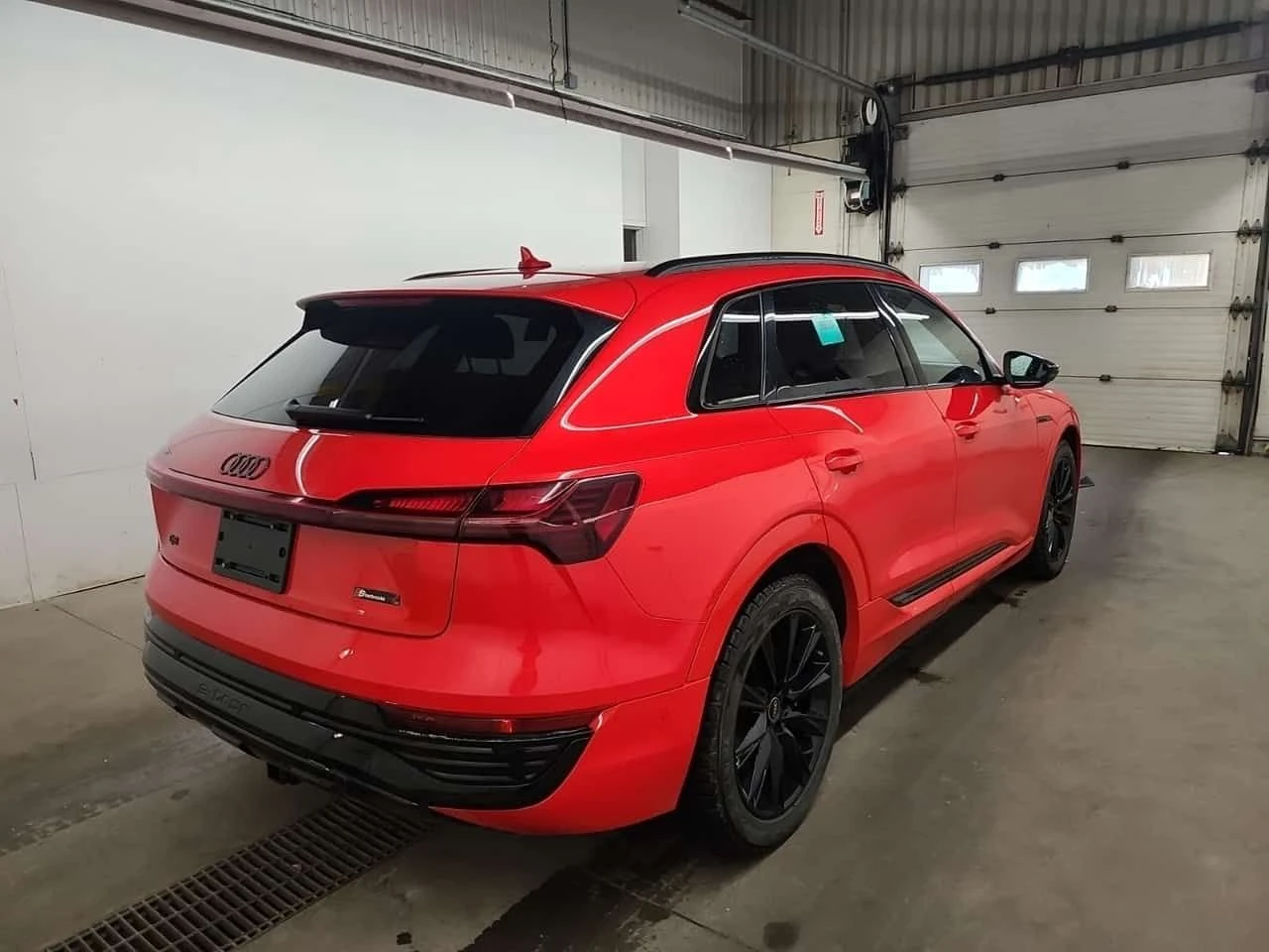 Audi E-Tron QUATTRO  CARFAX, снимка 3 - Автомобили и джипове - 54255252