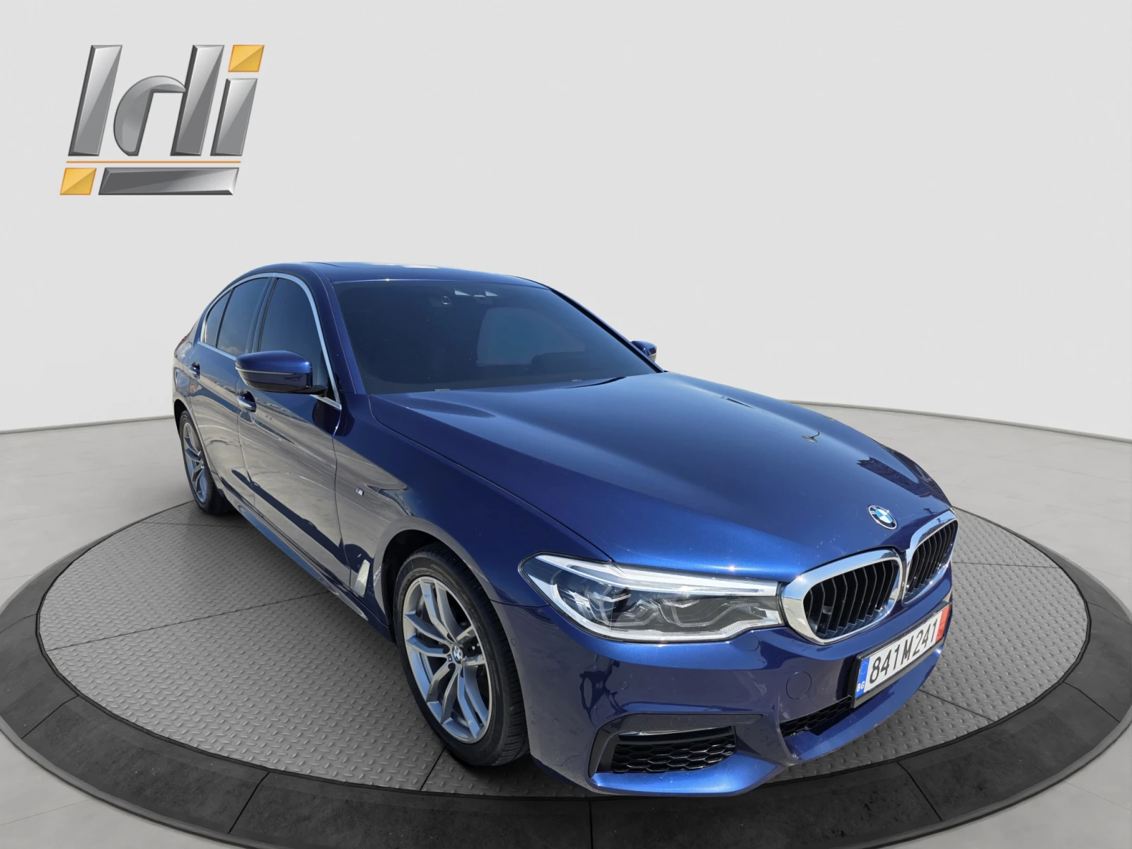 BMW 520 xDrive/M Sport/Head-Up/Led/Display Key, снимка 7 - Автомобили и джипове - 54737384