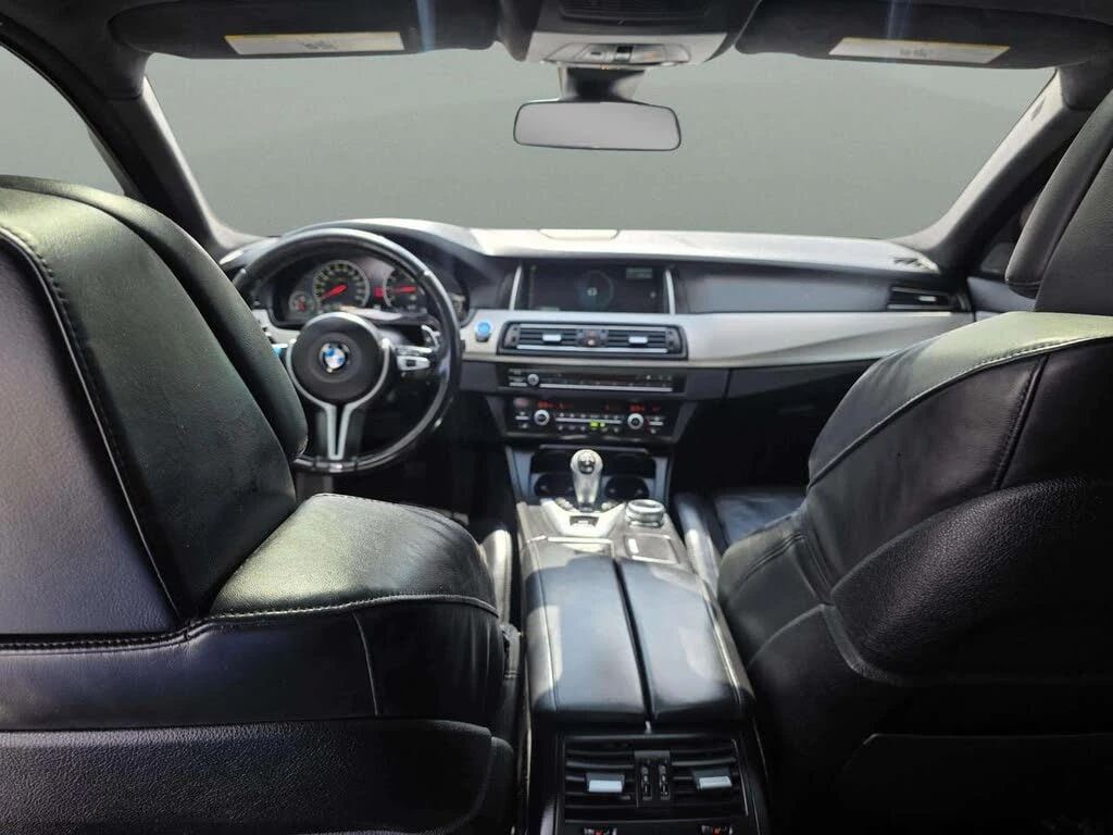 BMW M5 * АВТО КРЕДИТ* ЦЕНА ДО БГ * Сервизна история * , снимка 14 - Автомобили и джипове - 54971603