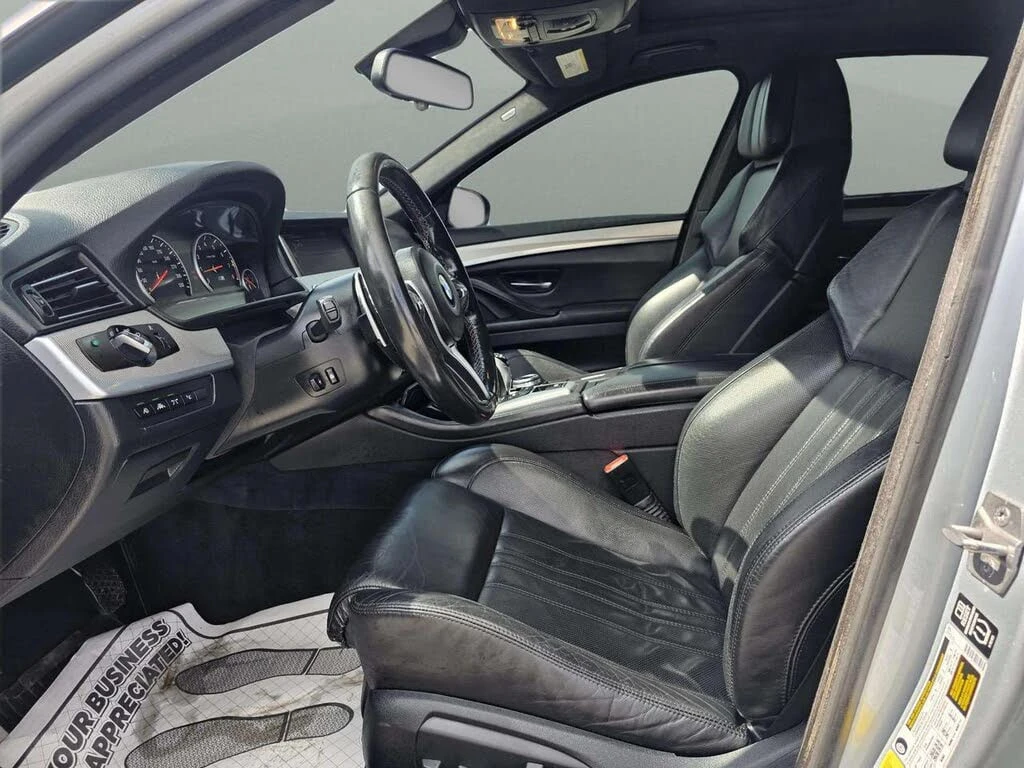 BMW M5 * АВТО КРЕДИТ* ЦЕНА ДО БГ * Сервизна история * , снимка 7 - Автомобили и джипове - 54971603