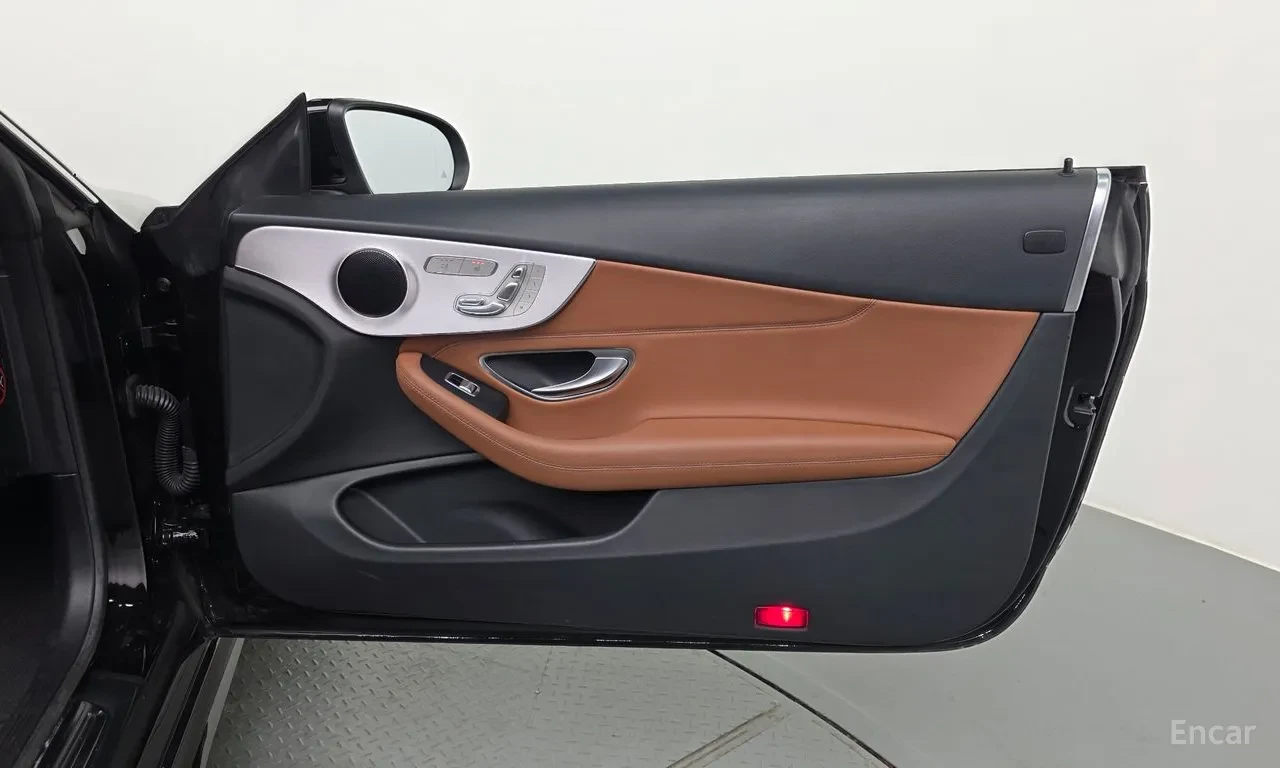 Mercedes-Benz C 200 КабриоЮКожен салон | AIRSCARF | LED светлини | , снимка 14 - Автомобили и джипове - 55200827
