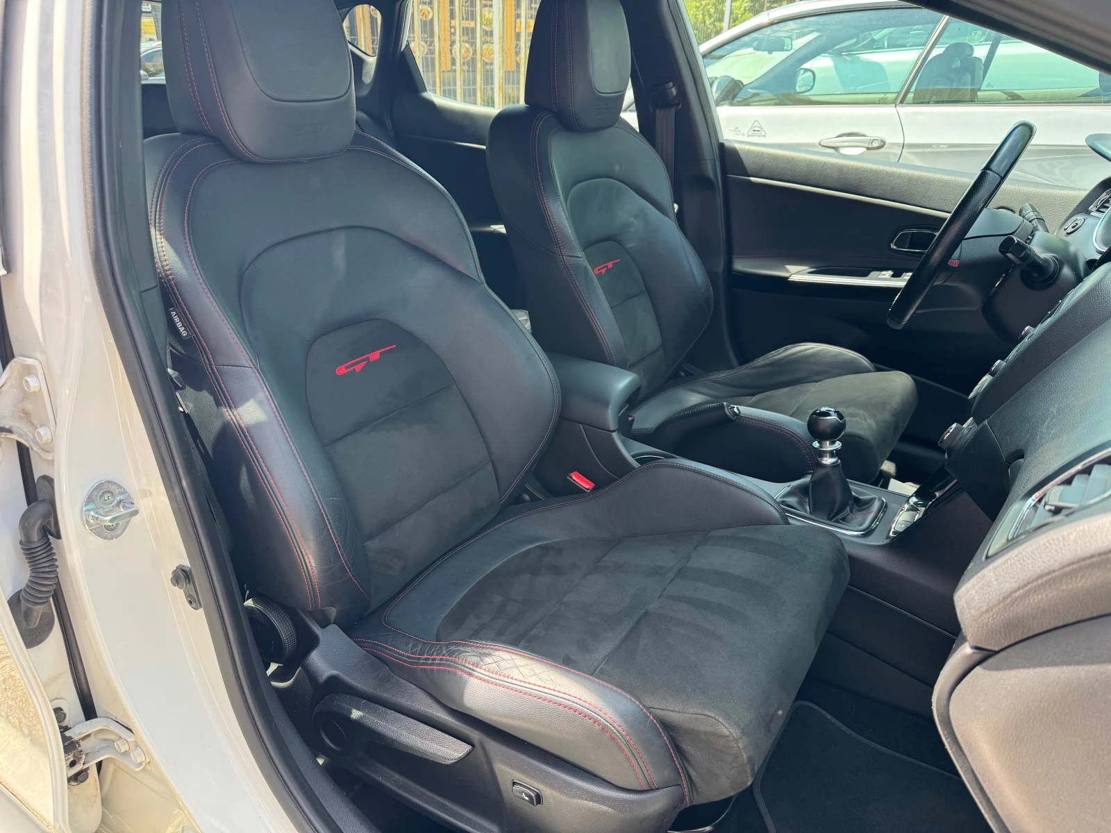 Kia Ceed GT-1.6T, снимка 9 - Автомобили и джипове - 55445984