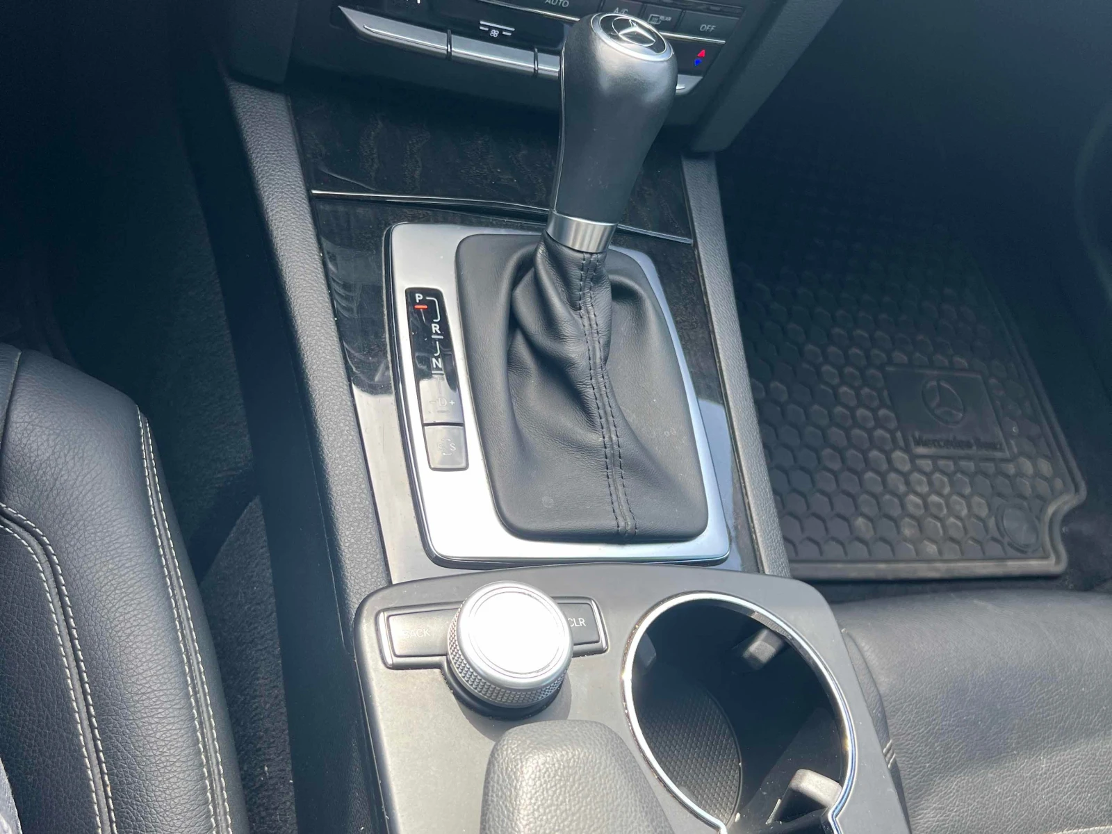 Mercedes-Benz E 350  CARFAX / 2 ЧИФТА ГУМИ / ПАНОРАМА / АВТОКРЕДИТ, снимка 16 - Автомобили и джипове - 55919826