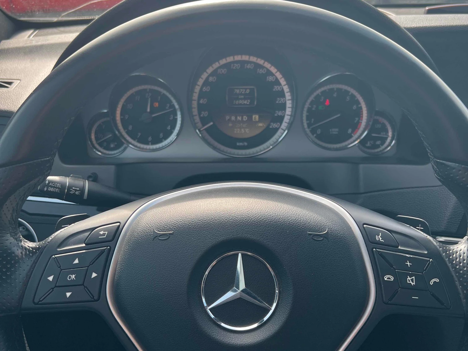 Mercedes-Benz E 350  CARFAX / 2 ЧИФТА ГУМИ / ПАНОРАМА / АВТОКРЕДИТ, снимка 17 - Автомобили и джипове - 55919826