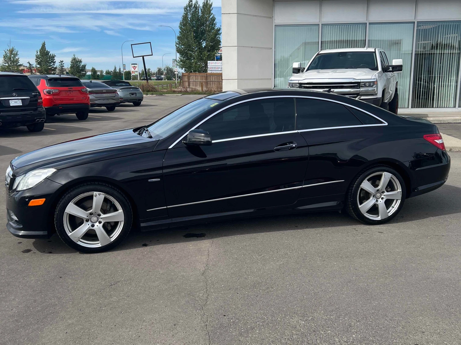 Mercedes-Benz E 350  CARFAX / 2 ЧИФТА ГУМИ / ПАНОРАМА / АВТОКРЕДИТ, снимка 2 - Автомобили и джипове - 55919826