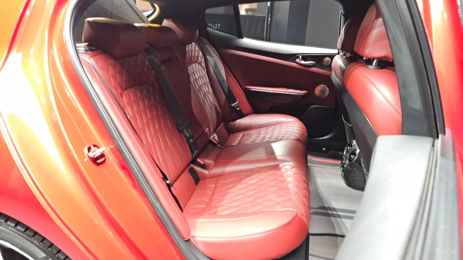 Kia Stinger 3.3 AWD GT | LEXICON| 360| HUD| VENTED S| , снимка 11 - Автомобили и джипове - 56215272