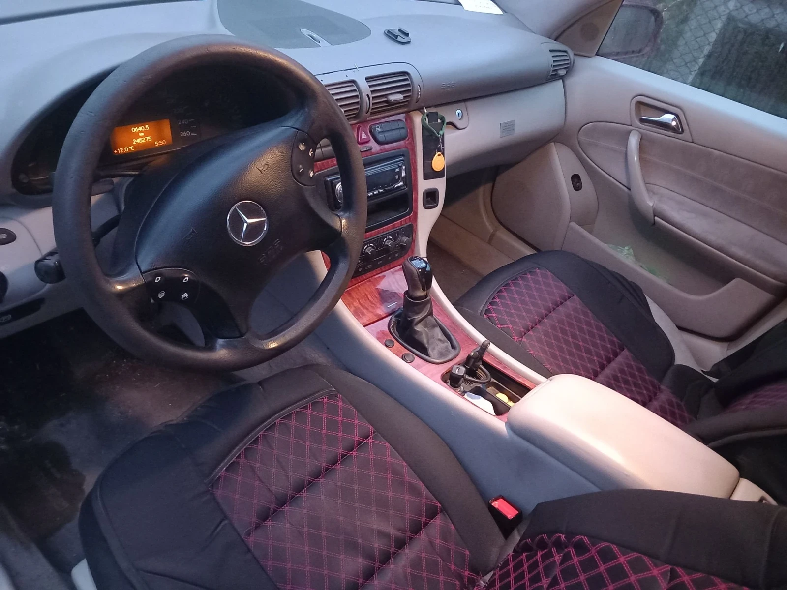 Mercedes-Benz C 200, снимка 3 - Автомобили и джипове - 56746112