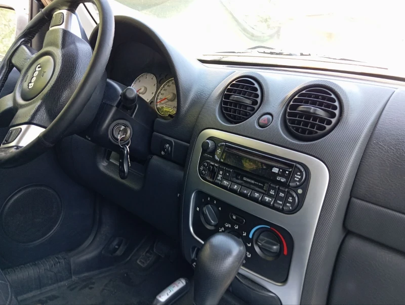 Jeep Cherokee 3.7 бензин газ, снимка 5 - Автомобили и джипове - 52225080