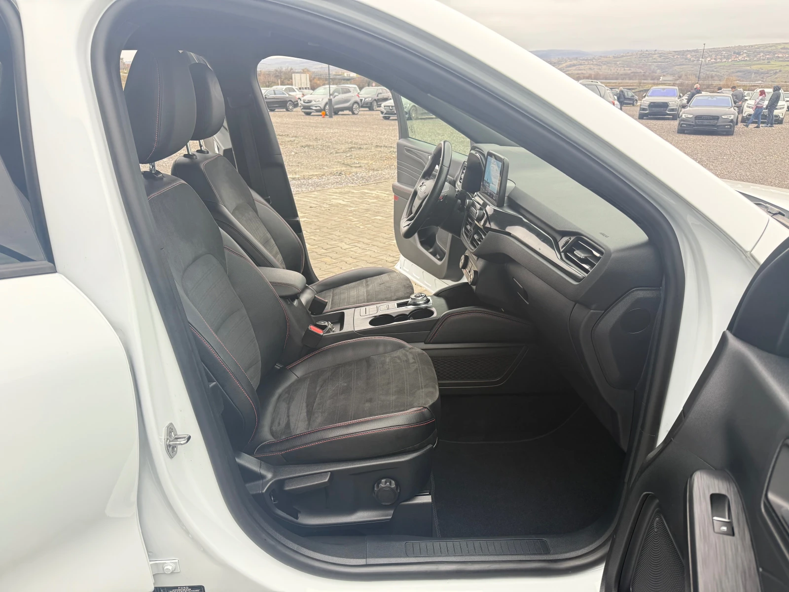 Ford Kuga 1.5 EcoBlue 120ks 120000 km Собствен лизинг !!! - изображение 10