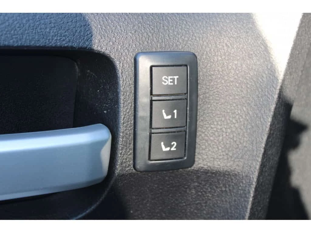 Toyota Tundra * Limited CrewMax 4WD 5.7L Safety Included Leather, снимка 12 - Автомобили и джипове - 53726324