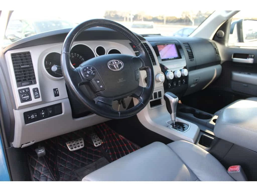 Toyota Tundra * Limited CrewMax 4WD 5.7L Safety Included Leather, снимка 7 - Автомобили и джипове - 53726324