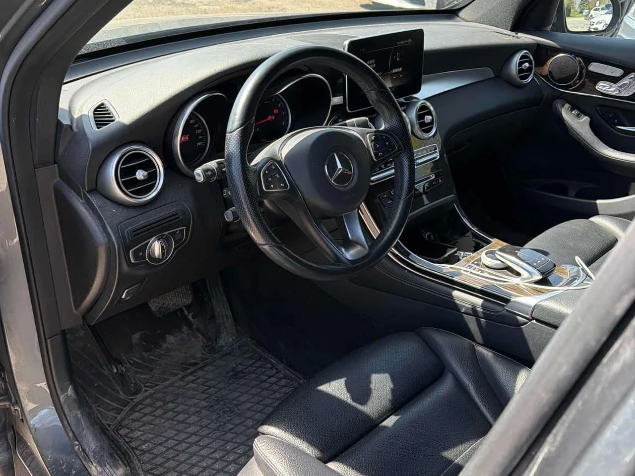 Mercedes-Benz GLC 300 | ПОДГРЕВ | ПАНОРАМА | CARFAX | , снимка 5 - Автомобили и джипове - 54335550