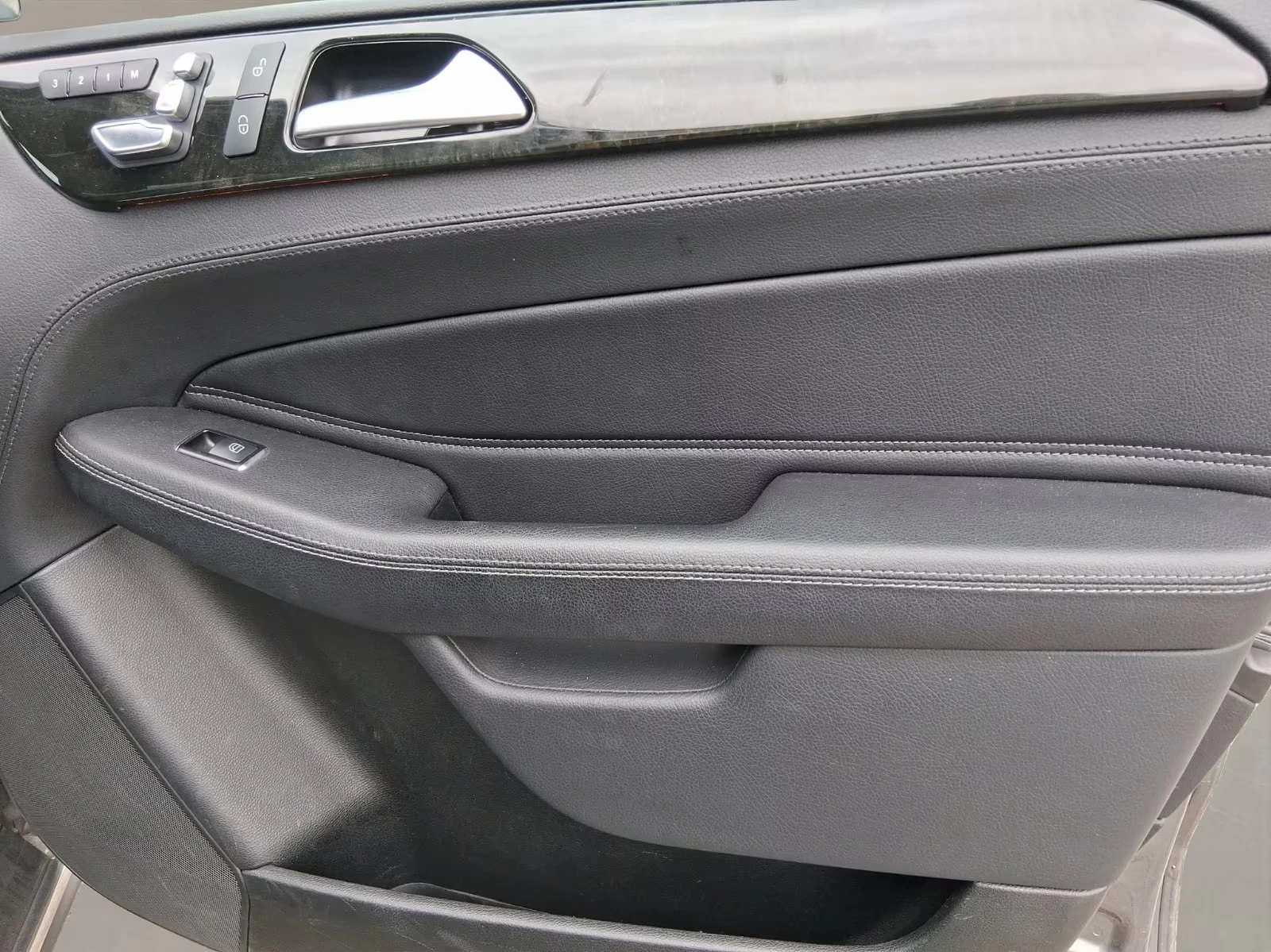 Mercedes-Benz GLE 350 D/4MATIC| PANORAMA| HARMAN/KARDON| NIGHT VISION| , снимка 13 - Автомобили и джипове - 54702830