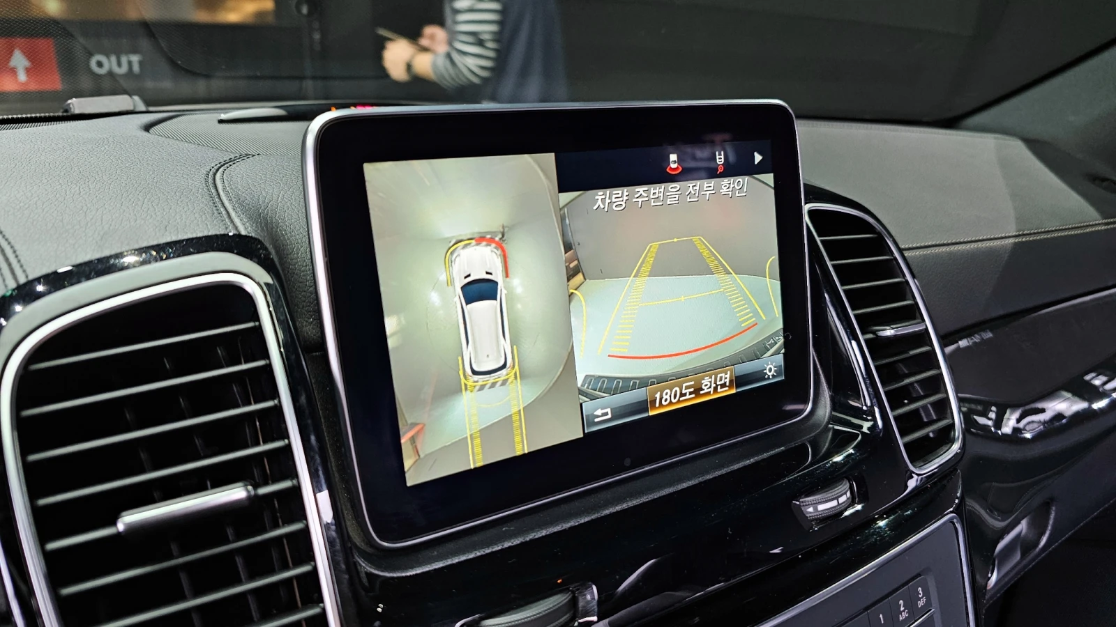 Mercedes-Benz GLE 63 AMG 360* BLIND SPOT* ЕЛ. БАГАЖНИК* ЛЮК* КРАЙНА ЦЕНА, снимка 14 - Автомобили и джипове - 55435253