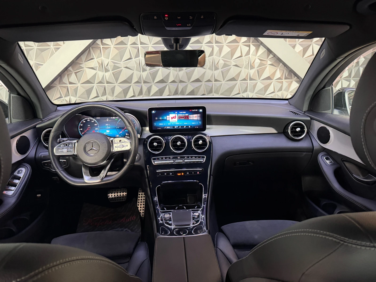 Mercedes-Benz GLC 300 d EQ BOOST 4 MATIC * AMG * PLUG-IN * , снимка 6 - Автомобили и джипове - 55681492