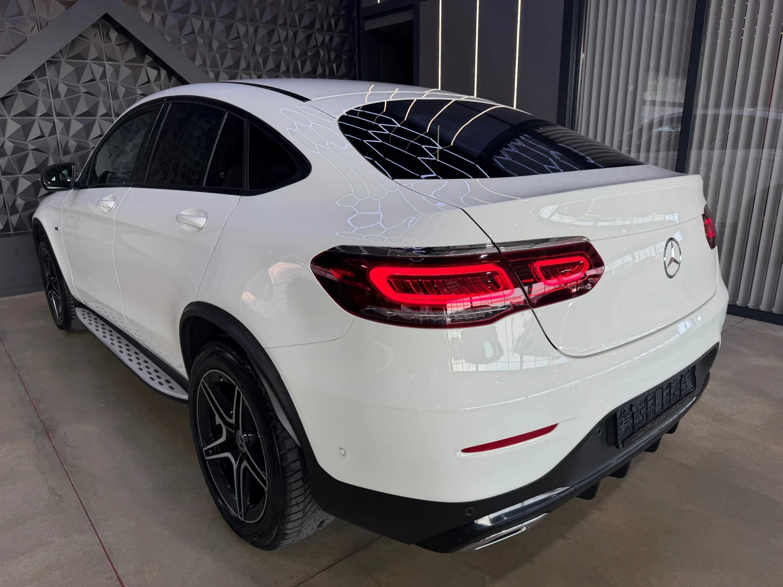 Mercedes-Benz GLC 300 d EQ BOOST 4 MATIC * AMG * PLUG-IN * , снимка 3 - Автомобили и джипове - 55681492