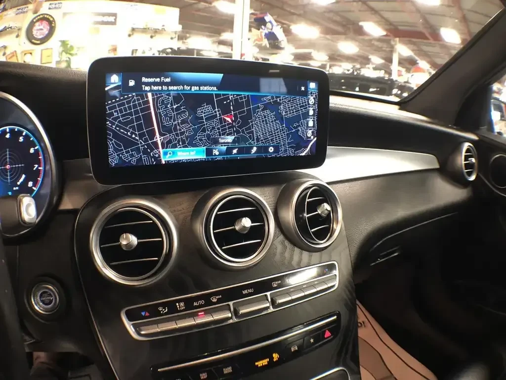 Mercedes-Benz GLC 300 4MATIC AMG Package | Panorama | Auto Park, снимка 7 - Автомобили и джипове - 56130454