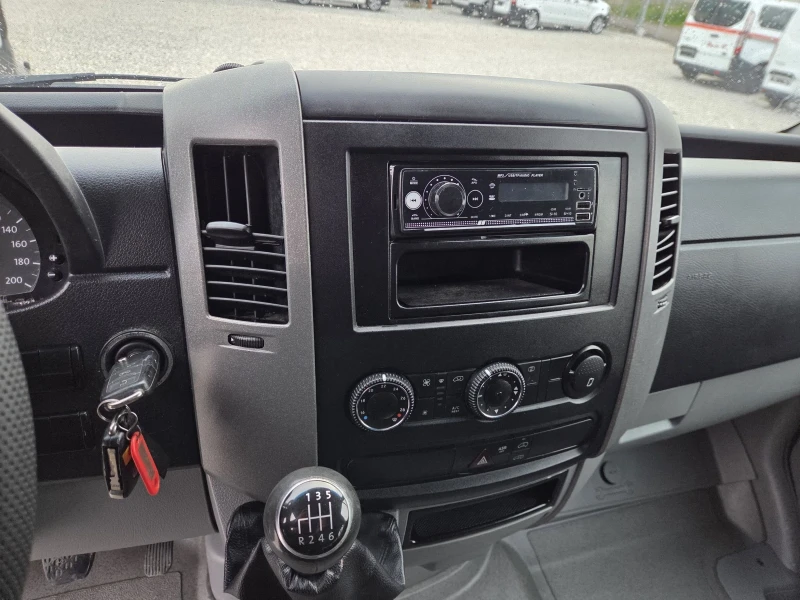 VW Crafter 2.0 TDI, XXL, Климатик, Падащ борд, снимка 11 - Бусове и автобуси - 52927099