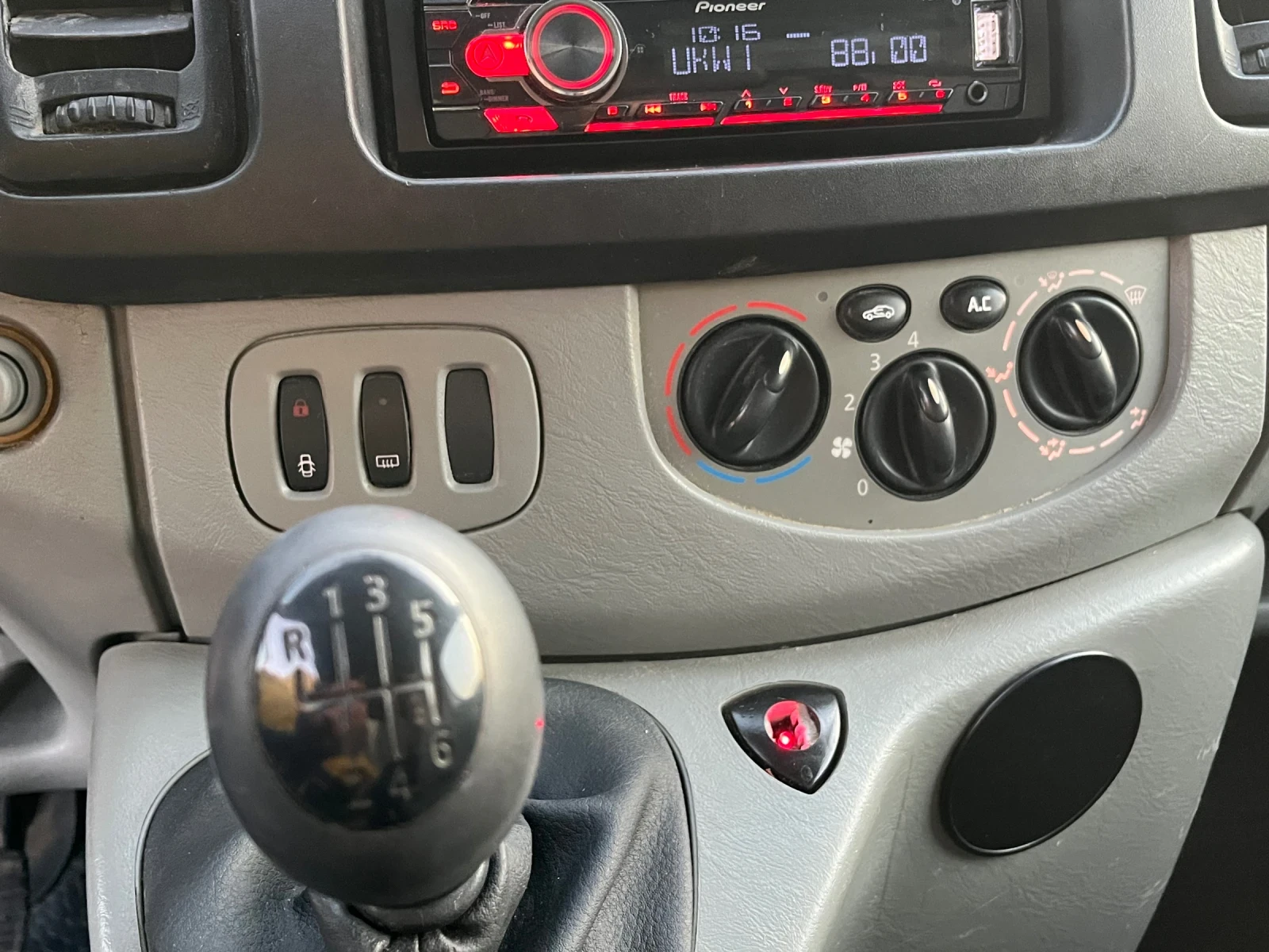 Renault Trafic 1.9DCI - изображение 10