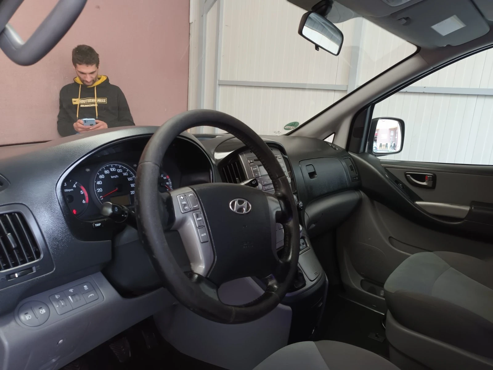 Hyundai H1 2.5 TDI, снимка 5 - Бусове и автобуси - 54428764
