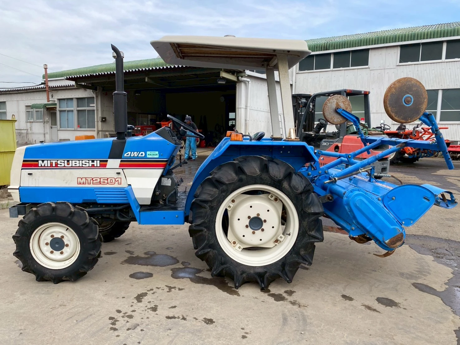 Трактор Mitsubishi MT2501, снимка 1