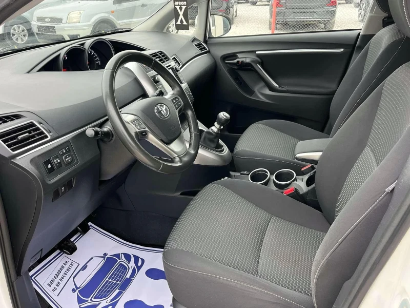 Toyota Verso 1.6-D4D, снимка 8 - Автомобили и джипове - 48345967