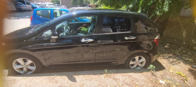 Honda Fr-v 2.2, снимка 2 - Автомобили и джипове - 52408282