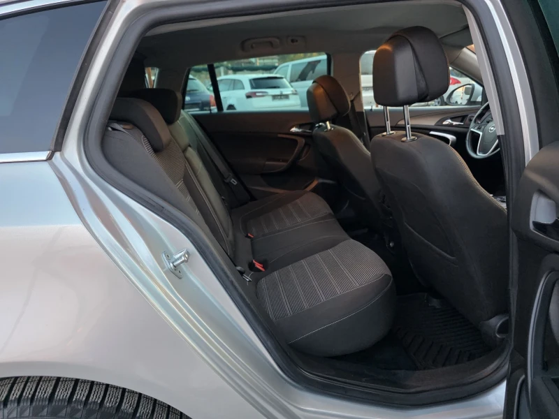 Opel Insignia 2.0 CDTI 130 К.С. / АВТОМАТ / НАВИ / КСЕНОН, снимка 9 - Автомобили и джипове - 52410132