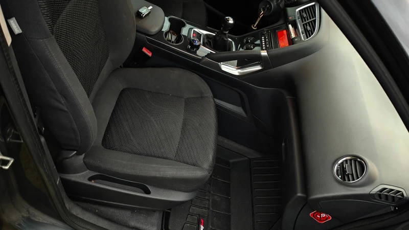 Peugeot 3008 1.6 HDi 112к.с., снимка 9 - Автомобили и джипове - 52415483