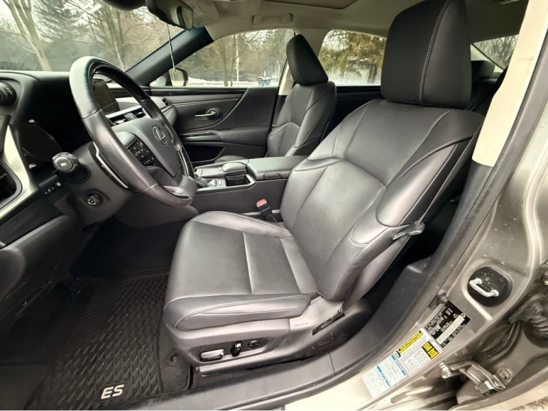 Lexus ES 250 * * AWD * * CARFAX * * АВТО КРЕДИТ * * , снимка 12 - Автомобили и джипове - 53303945