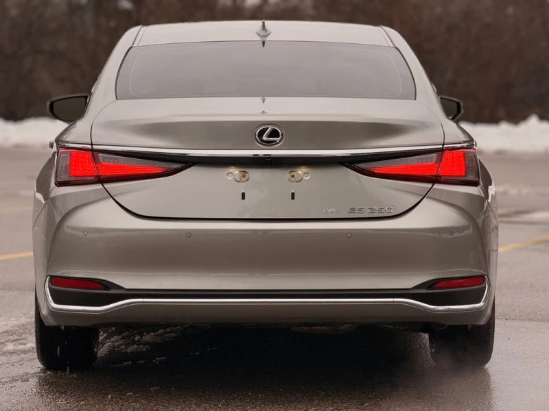 Lexus ES 250 * * AWD * * CARFAX * * АВТО КРЕДИТ * * , снимка 7 - Автомобили и джипове - 53303945