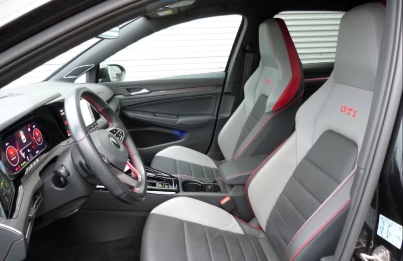 VW Golf VIII* GTI* DSG* H/K* LED, снимка 4 - Автомобили и джипове - 53430070