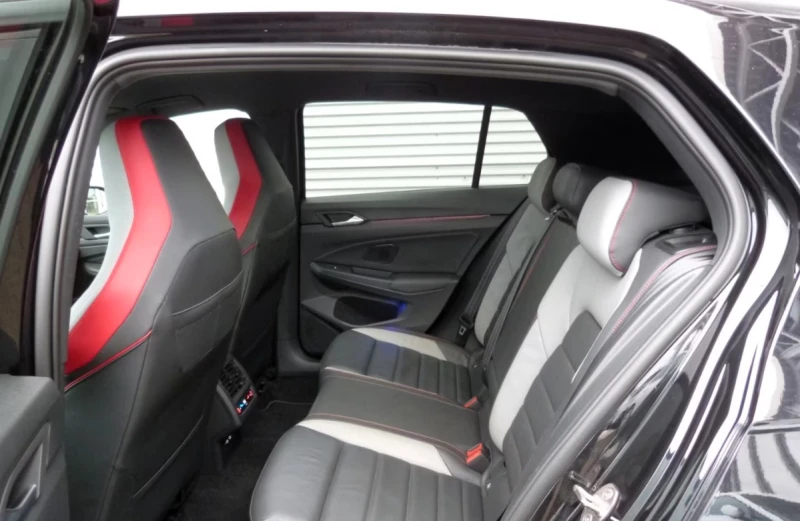 VW Golf VIII* GTI* DSG* H/K* LED, снимка 6 - Автомобили и джипове - 53430070