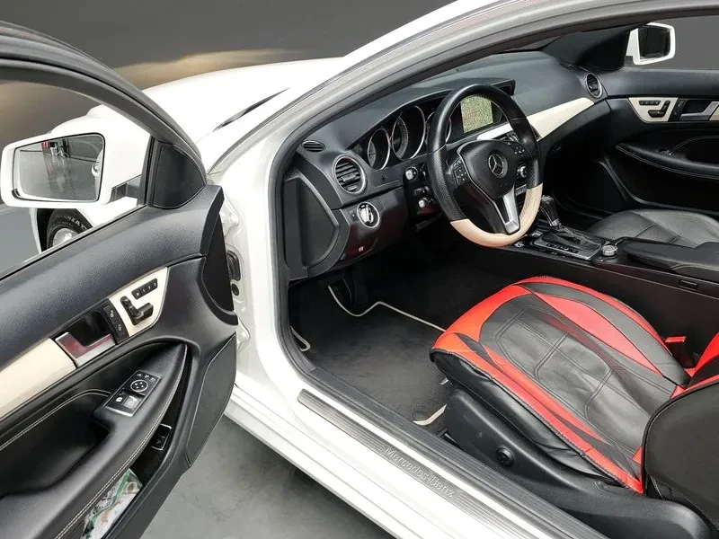 Mercedes-Benz C 220 Coupe, снимка 12 - Автомобили и джипове - 53824877