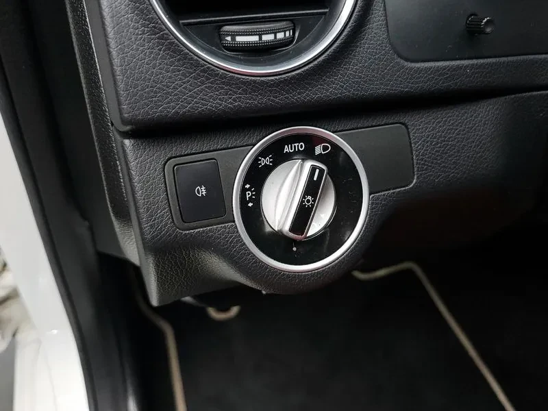 Mercedes-Benz C 220 Coupe, снимка 17 - Автомобили и джипове - 53824877