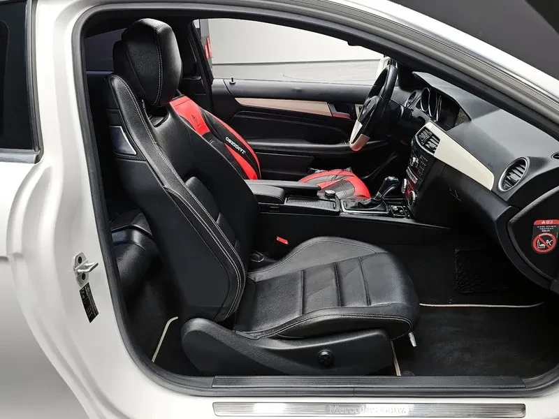 Mercedes-Benz C 220 Coupe, снимка 10 - Автомобили и джипове - 53824877