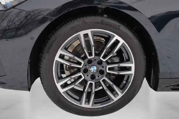 BMW 520 d = M-Sport = Shadow Line Гаранция, снимка 4 - Автомобили и джипове - 53857341