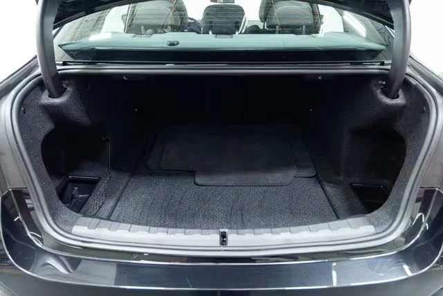 BMW 330 * АВТО КРЕДИТ* ЦЕНА ДО БГ * Сервизна история * , снимка 15 - Автомобили и джипове - 53863691